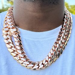 Handcrafted and high polished two rose gold Miami Cuban links necklaces🔥🔥🔥