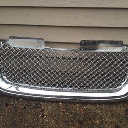 2005 Envoy front grill
