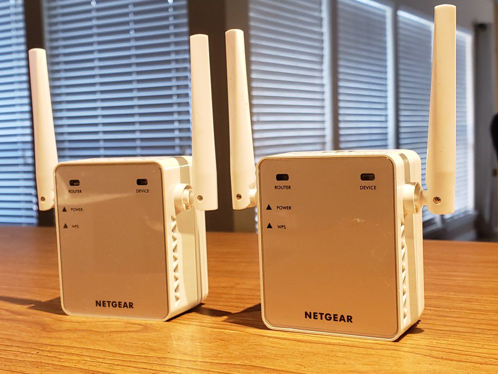 Netgear EX2700 Wi-Fi extender