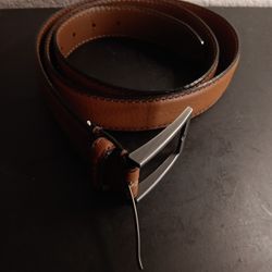 GORGEOUS LIKE NEW Jos A Banks Genuine Leather 48" Tan Men Belt Made in Italy.

