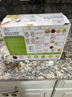 Spiralizer for fruits and vegetables with attachments