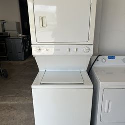 GE Electric Laundry Center 