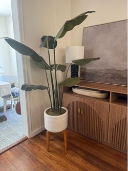 Artificial plant with base