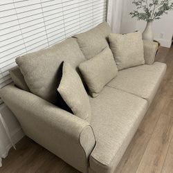 Comfy Beige Loveseat Couch 🛋️.   FREE Delivery 🚚 
