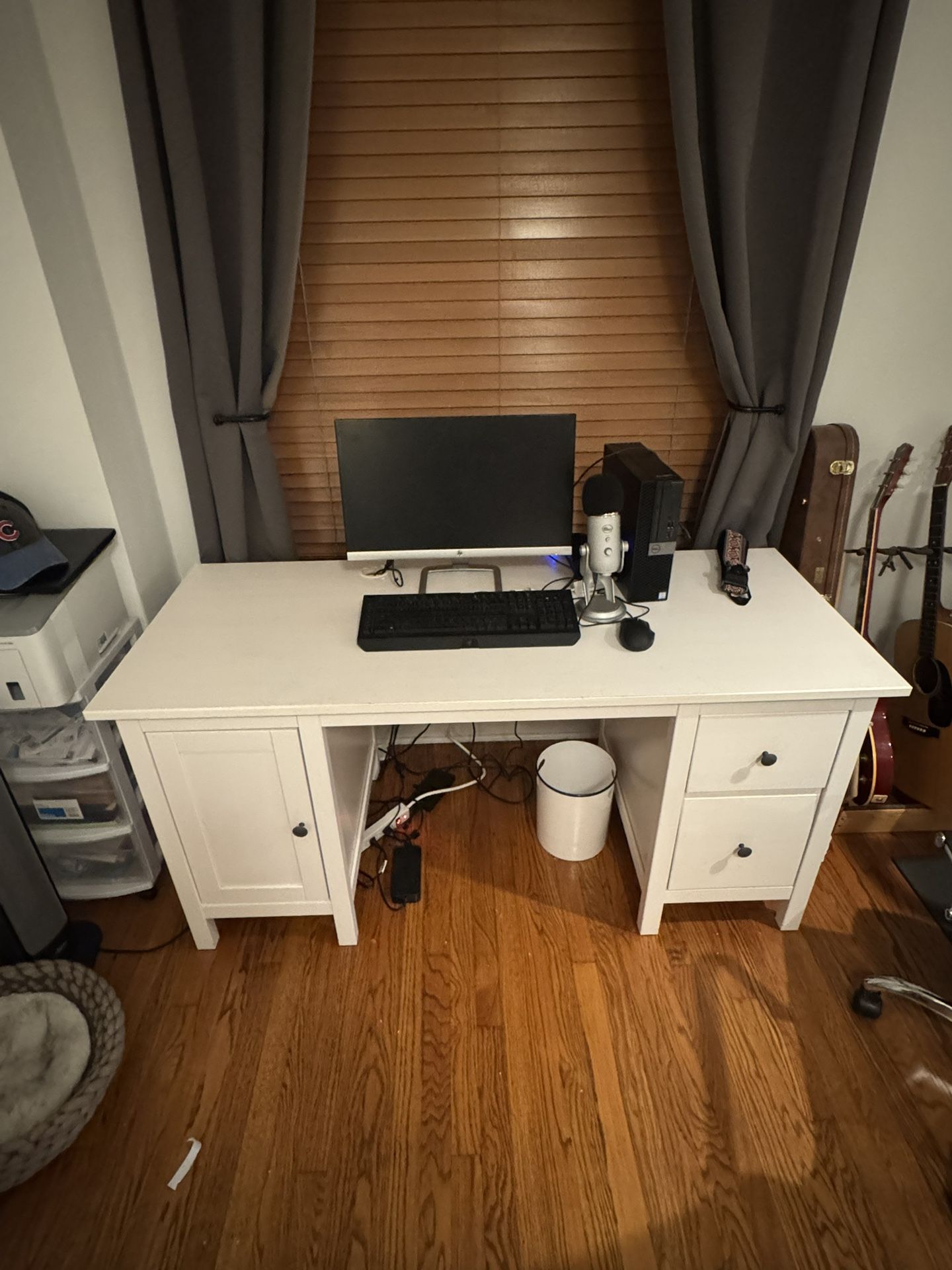 πͺ πͺ White Office Desk with Storage β Great Condition! π₯οΈ