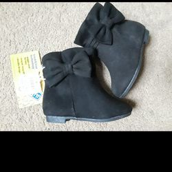 New 6.5 toddler girl black bow cute booties boots FALL WINTER FOOT WEAR SHOES ORG$40 New with tags. Toddler boots so cute. 
