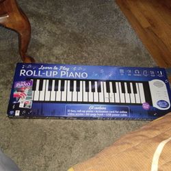 ROLL-UP PIANO