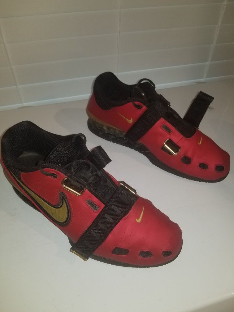 Nike Romaleos 2 Weightlifting Shoes Varsity Red, Gold, Black Size 12 for Sale in Calera, OK - OfferUp