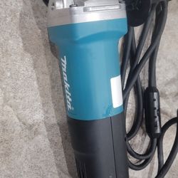 Makita Grinder 9557bp