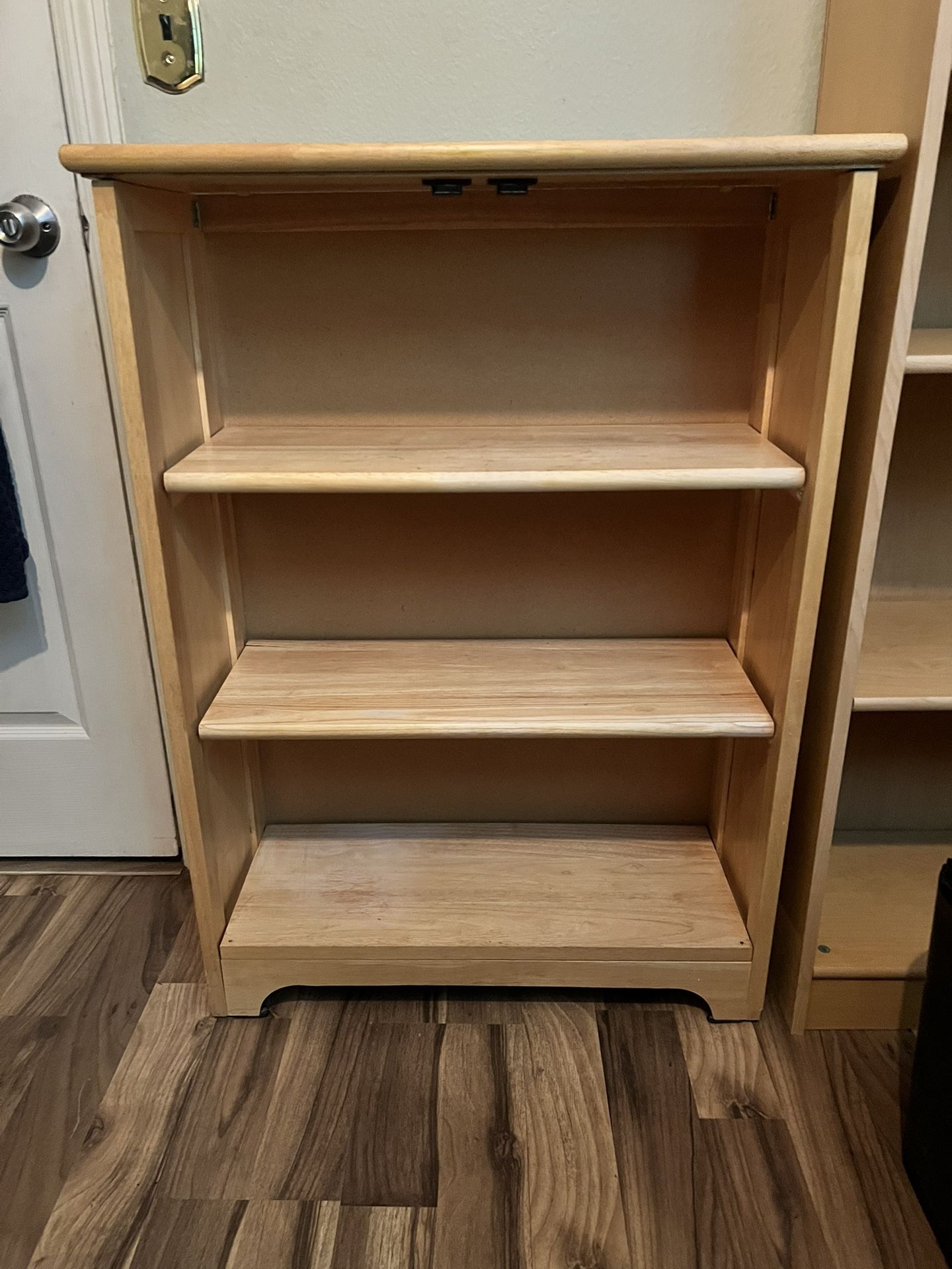 Shelves / Bookcases