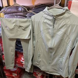 Mint LULULEMON LEGGINGS SET