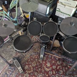 Alesis surge mesh elec kit