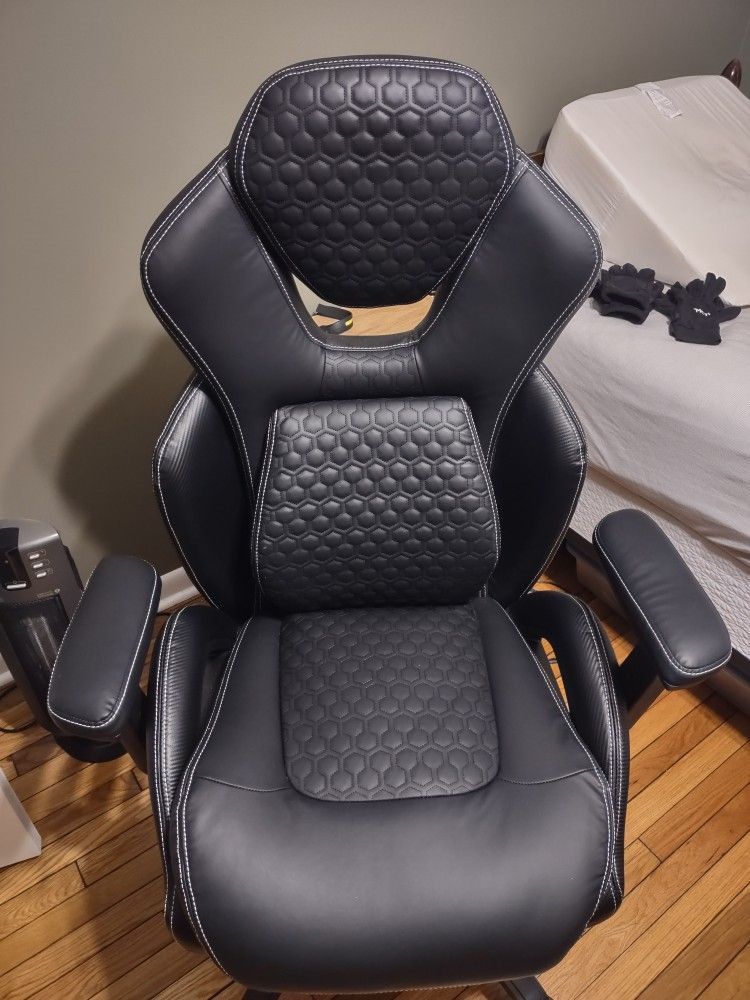 Shaquille O'Neal Sciron Gaming Chair (Retail $400)