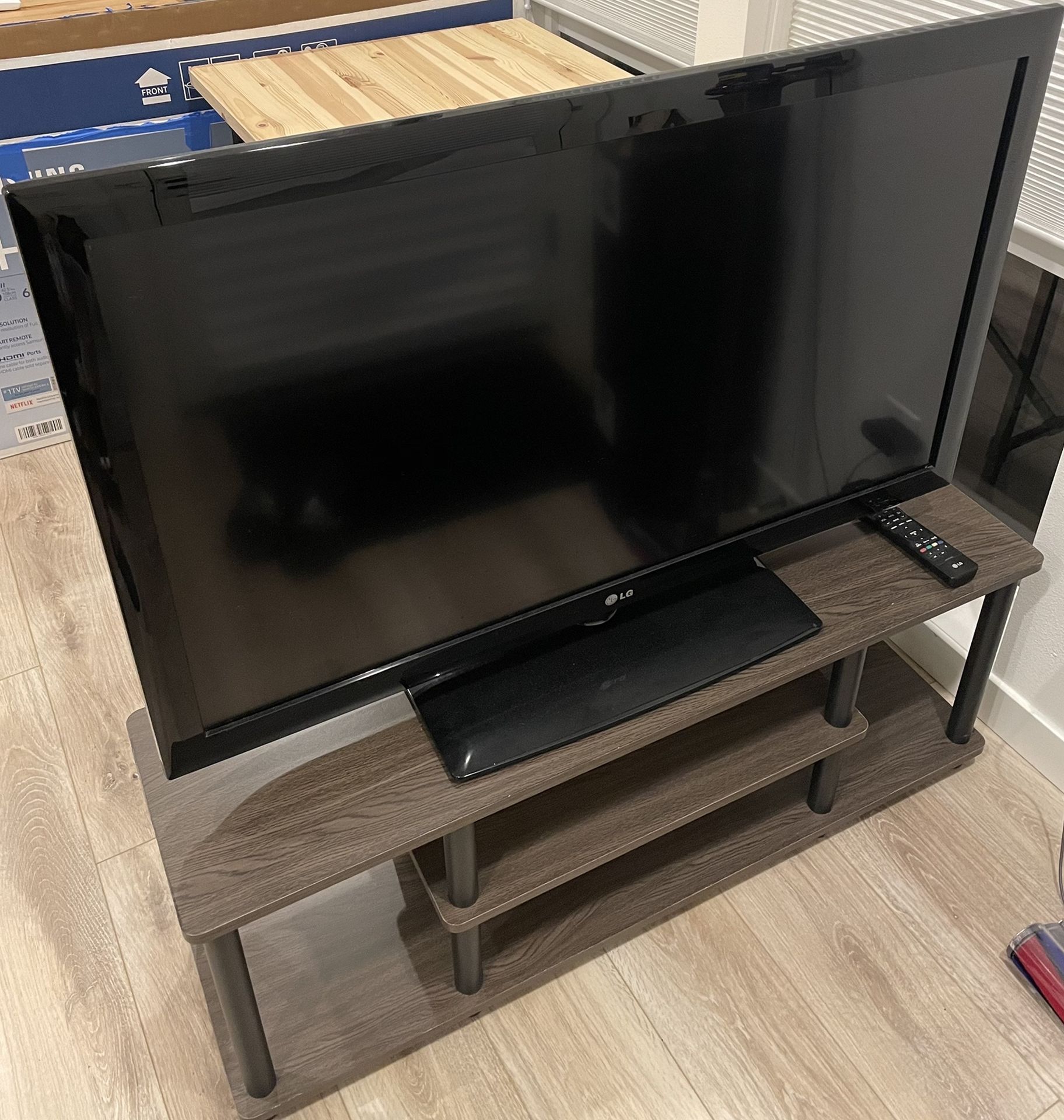 LG 42 inch Full HD 1080p LCD TV + TV Stand