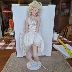 FRANKLIN MINT Marilyn Monroe Porcelain Collector Doll