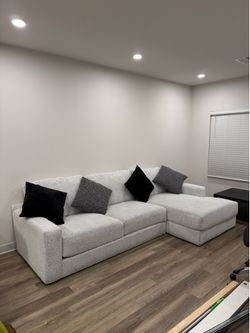 Light Gray Sectional Couch Like New!