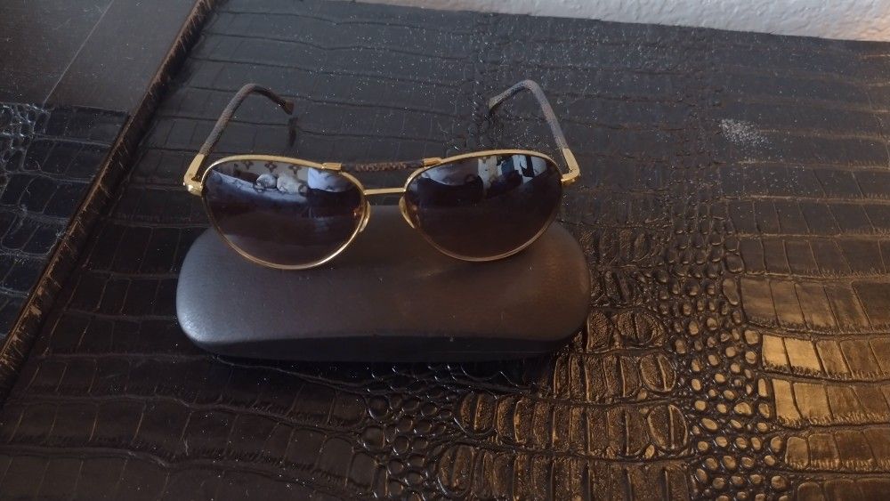 Louis Vuitton Conspiration Pilote Gold Sunglasses E0068 Z0202 U