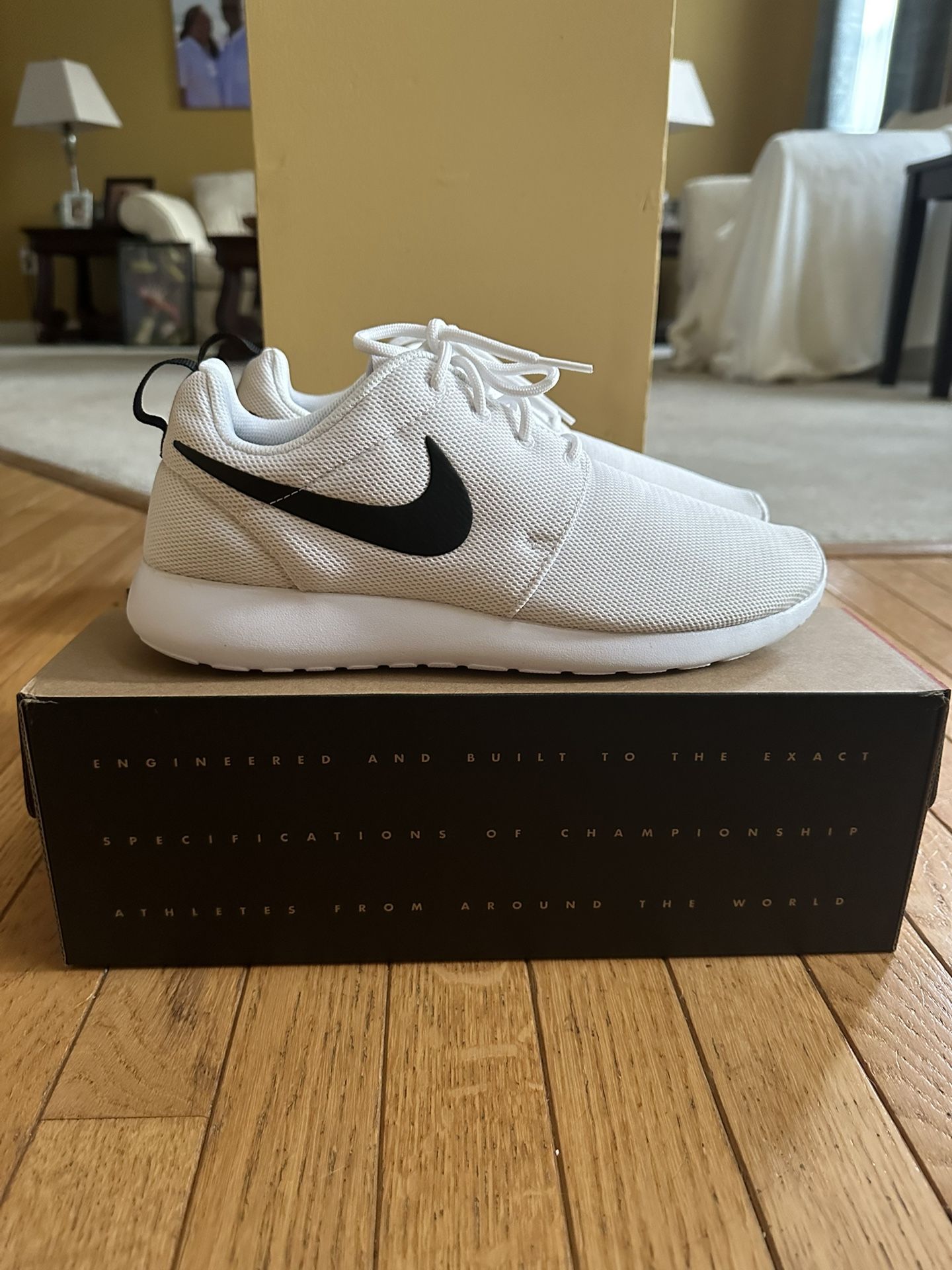 Nike Roshe Size 9