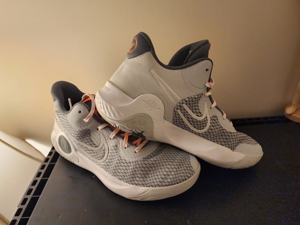 Nike Tennis Shoes
