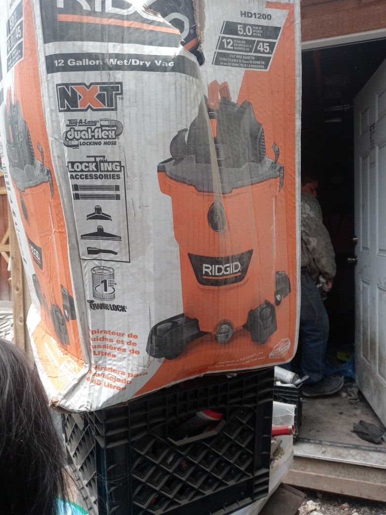 Ridgi 12 Gallon Vac New