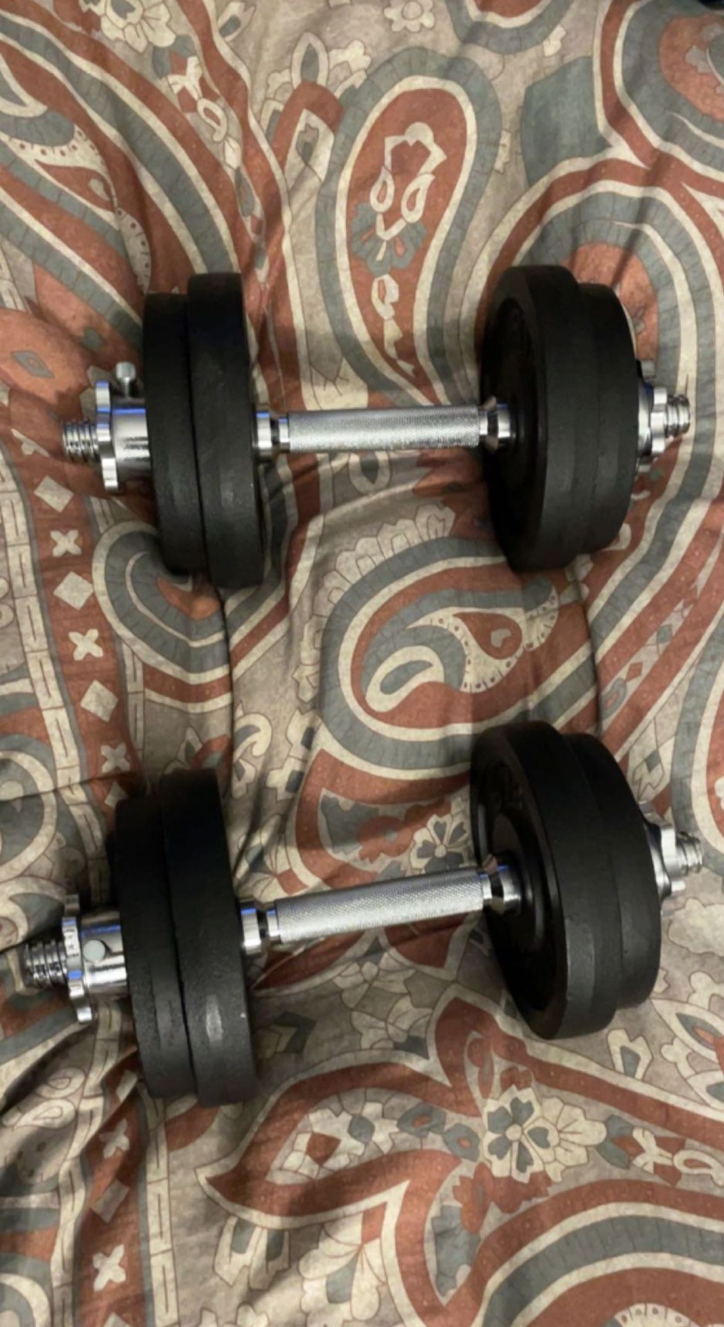 Adjustable dumbbells