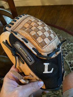 Louisville Slugger 11inch Rt Hand youth