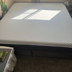 King Size Mattress And Box Spring 