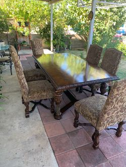 Dinning set in good condition $350.00