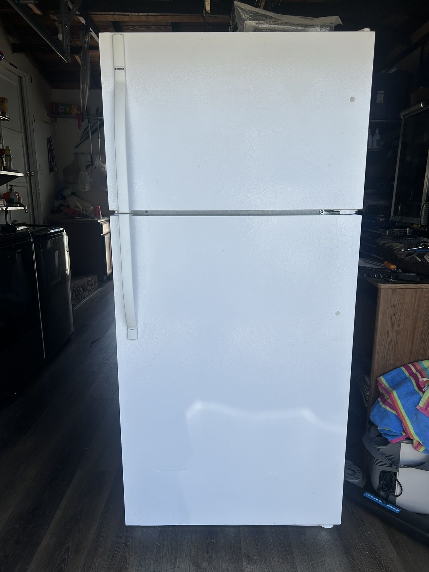 Refrigerator/ Refrigerador