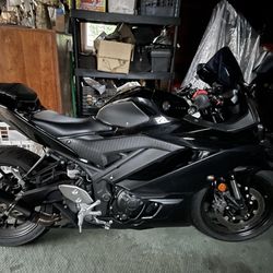 Yamaha R3 2023