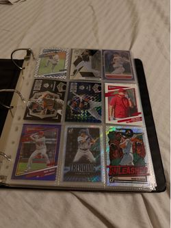 Binder lot of baseball cards