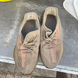 yeezy 350 size 9 with box