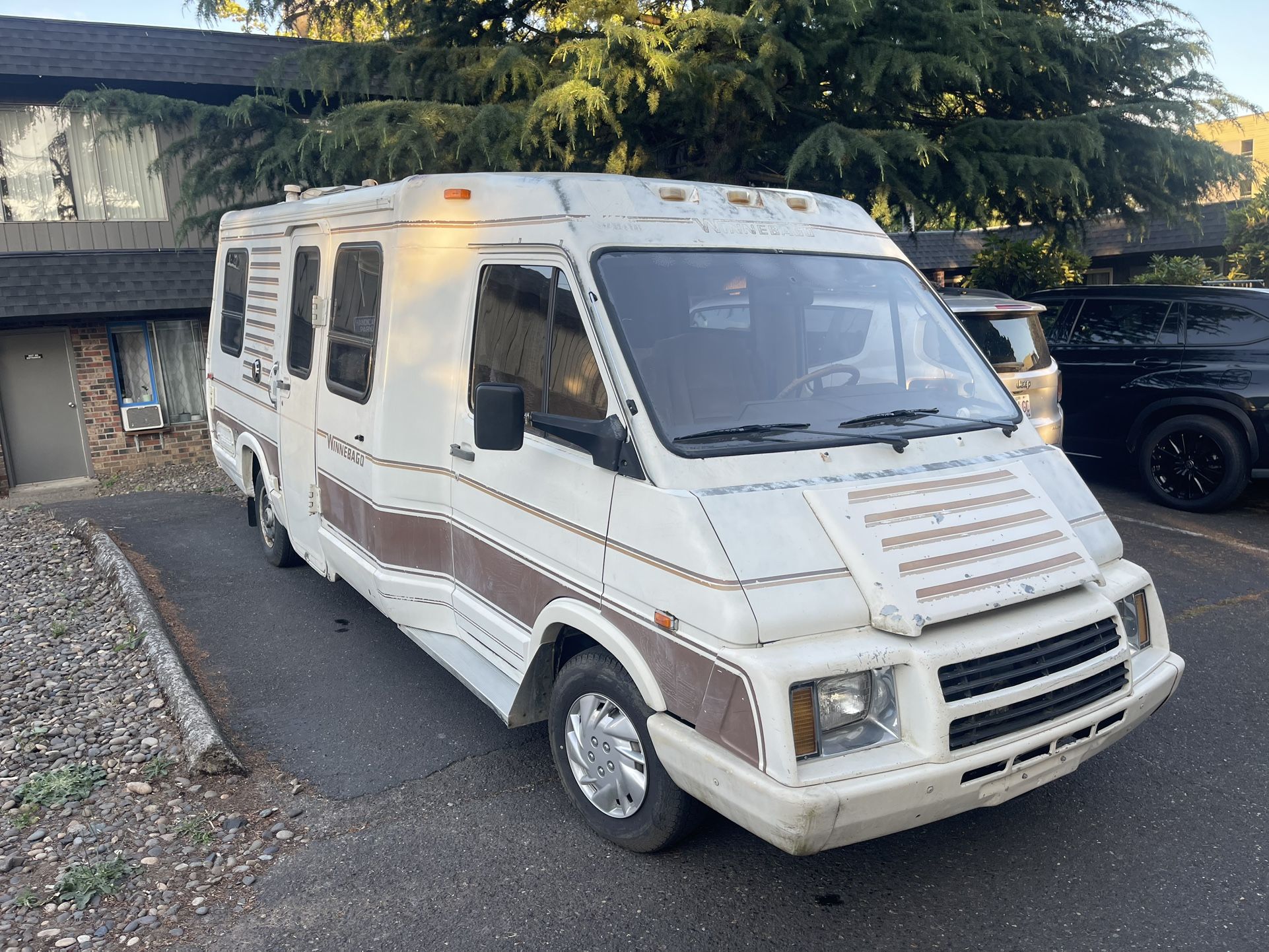 1985 Winnebago Le’Sharo