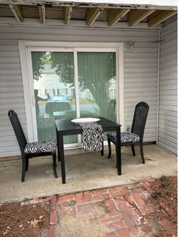 TABLE + ZEBRA PRINT CHAIRS