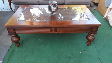 Coffee table with 2 Drawers