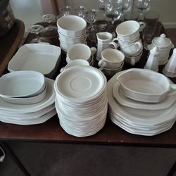 Holiday China. Complete Set