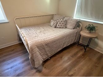 Daybed with twin size trundle bed