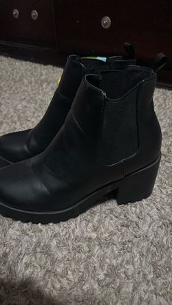 Boots size 8.5