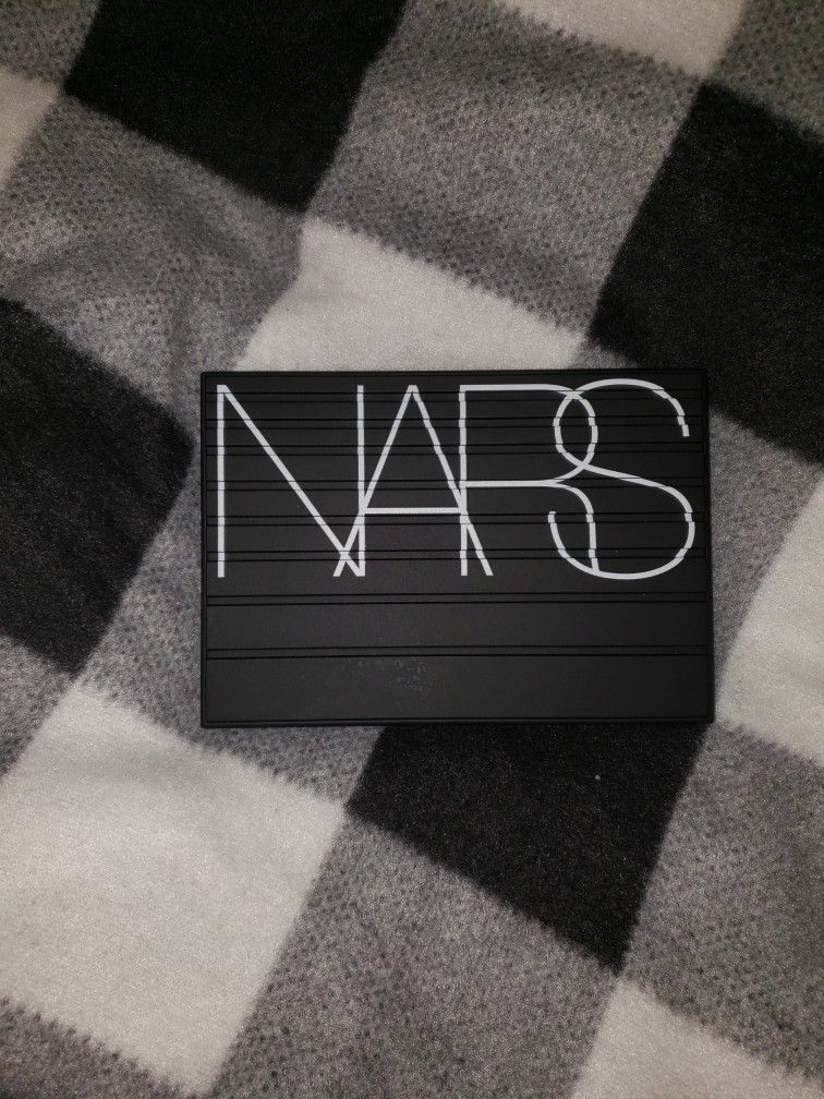 Never Used NARS EXTREME EFFECTS EYESHADOW PALETTE