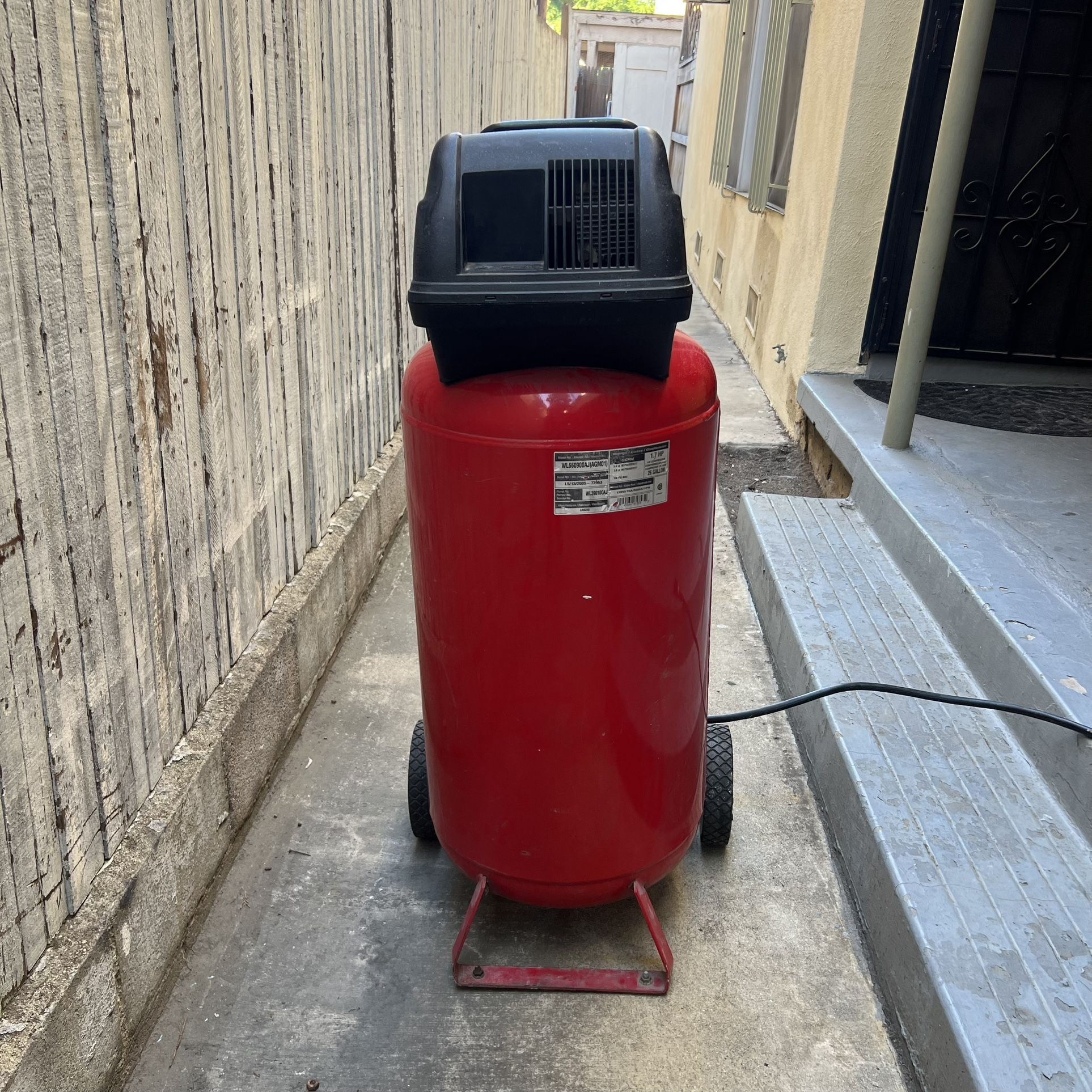 Husky 26 Gallon Air Compressor 1.7 HP Wl660900AJ for Sale in West