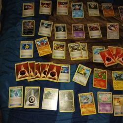 71 Pokemon Cards 