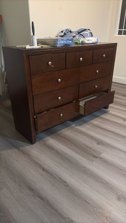 Dresser