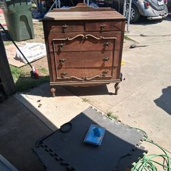 Eighteen hundred vinces dresser