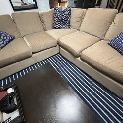 Bassett L-Shaped Sectional Sofa – Excellent Condition