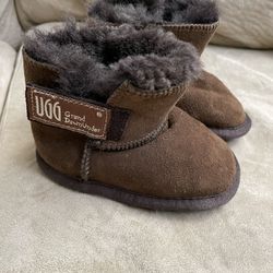 Baby Toddler Uggs Size M
