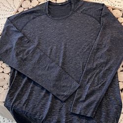 Men’s Lululemon Shirt Size large 