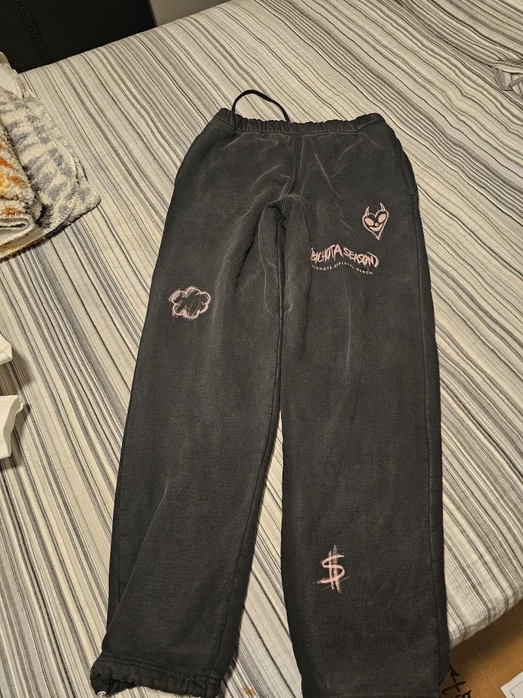 Karol G Merch Sweatpants Large Mañana Será bonito Tour