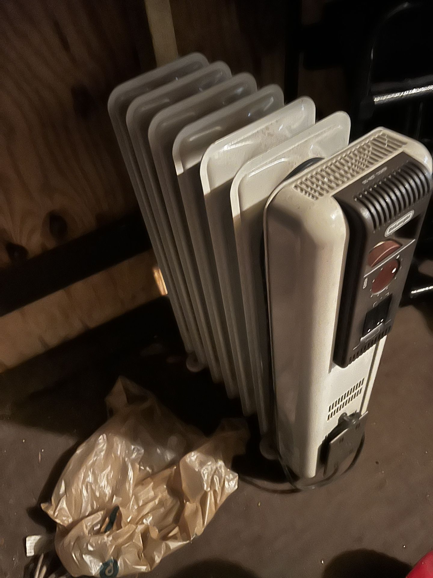 Delonghi Electric Sealed Oil Radiator Heater (contact info removed) Watt Like New $45