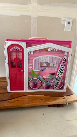 Barbie Fold-and-Go Portable Dollhouse