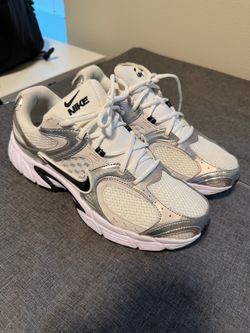 Nike RNR size 11 men